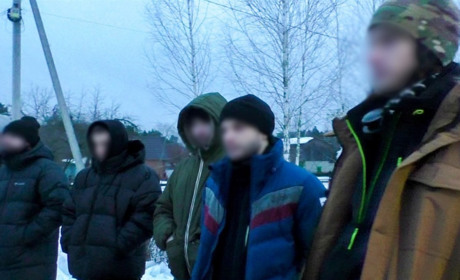 Житель Сарн намагався переправити за кордон вісьмох чоловіків