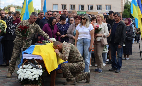 У Сарнах попрощалися з сержантом «Поліських вовків» Геннадієм Бондарем