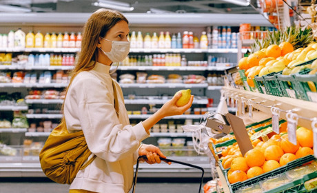 В Україні на COVID-19 захворіло ще 990 людей: як змінилася ситуація на Луганщині