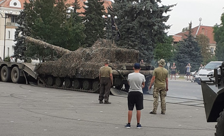 Бетеери і танки вже під мерією