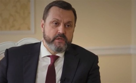 Екснардепа з Сумщини Андрія Деркача позбавили державної нагороди