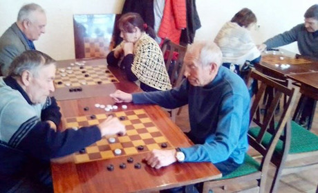 У турнірі з шахів та шашок змагались ветерани