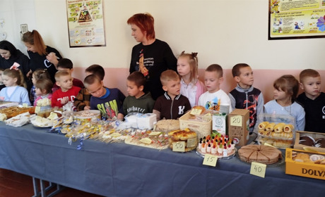 Майже 29 тисяч гривень зібрали для військових на благодійному ярмарку у Пристромській гімназії