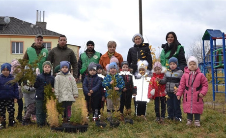 Посади дерево добра! У славутському ДНЗ «Квіткограй» відбулася екологічна акція