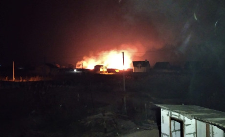 В Біляївці знову горять плавні: мешканці, які живуть поруч, у розпачі і благають паліїв зупинитися