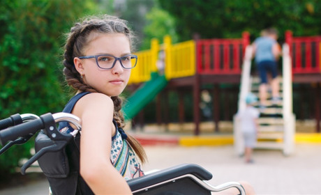 Держава забезпечить дітей з інвалідністю портативними зарядними станціями: як подати заявку