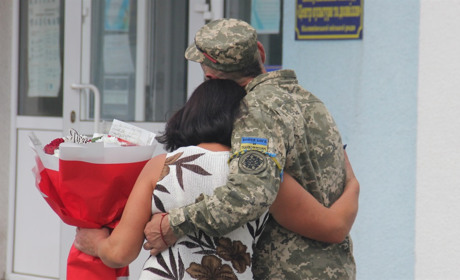 Медовий місяць святкуватимуть на вільній українській землі: ще один воїн одружився у Калинівці