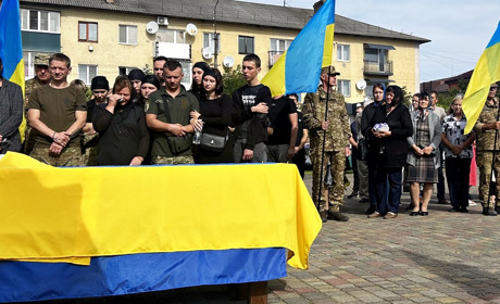 У Сарнах попрощалися з мінометником Сергієм Бартошем