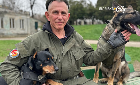 Чотирилапі бійці: як одеські собаки виявляють вибухівку та знаходять людей під завалами