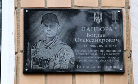 Мужньому Герою Богдану Пацьорі відкрили Меморіальну дошку на території Барського ліцею №1