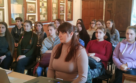 У Ржищівському археолого-краєзнавчому музеї навчають юних екскурсоводів