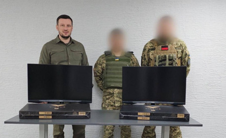 Сучасна техніка для оборони: підрозділи Сил оборони Херсонщини отримали комп’ютерне обладнання