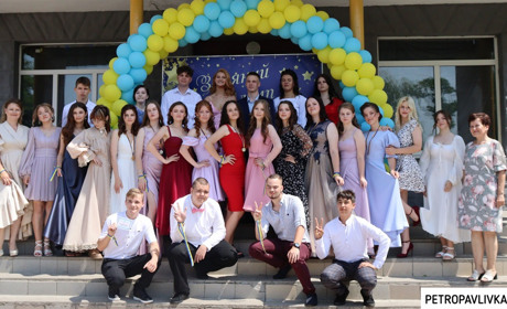 «Ми - одне ціле»: випускники Петропавлівського ліцею №1 згадують шкільне життя (ФОТО)