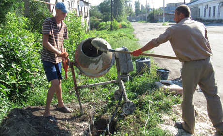 У Попасній продовжують роботи по реконструкції приборів освітлення на декількох вулицях