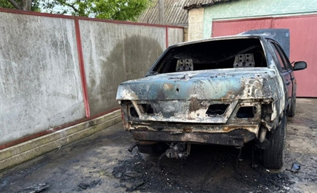 Не поділили батьківський спадок: у Біляївці суд засудив брата на три роки за спалений автомобіль