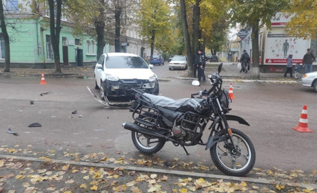 У Шостці поліція встановлює обставини кількох автопригод, що відбулись протягом вихідних