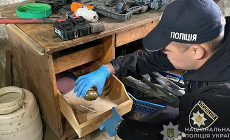 В гаражі мешканця Шостки виявили арсенал зброї та боєприпасів (відео)