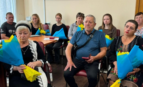 У День Української Державності родинам полеглих Героїв зі Старокостянтинівщини вручили нагороди