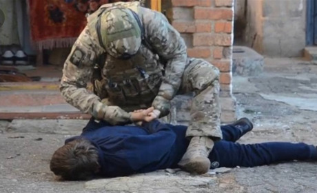 Окупанти змушують двох бердянців зізнатися в замаху на колаборанта Іщука та коменданта Бардіна