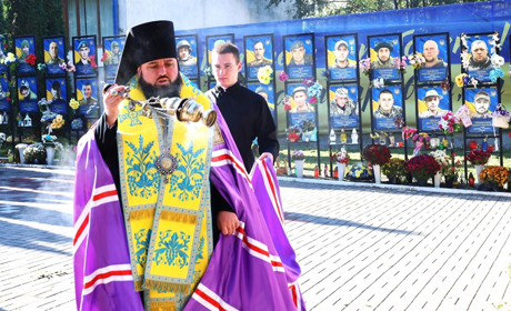 Преосвященний Єпископ Феогност звершив панахиду за загиблими воїнами-захисниками Кіцманської громади