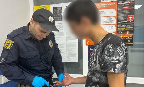 В Ізмаїлі затримали підлітка, який не вперше промишляє грабунком (відео)