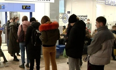 Як біляївцям отримати закордонний паспорт в Одесі. Там черги, а діє комендантська година