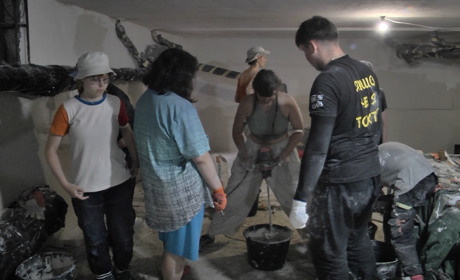 Як волонтери руху «БУР» модернізували укриття у шосткинській багатоповерхівці