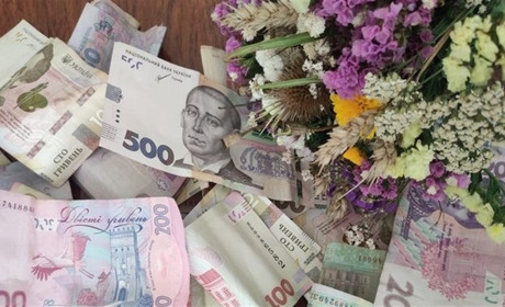Краса врятує світ: кривинці продають квіткові композиції на підтримку ЗСУ