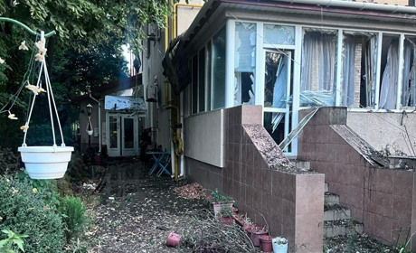 На Херсонщині через ворожі обстріли пошкоджені житлові будинки та приватні автівки, є поранені