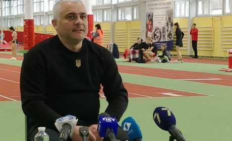 Голова Одеської ОВВ Кіпер у спортзалі розповів, що громадам не варто купувати подарунки дітям