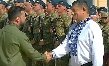 Президент Украины в Киеве наградил орденом городского голову Измаила (видео)