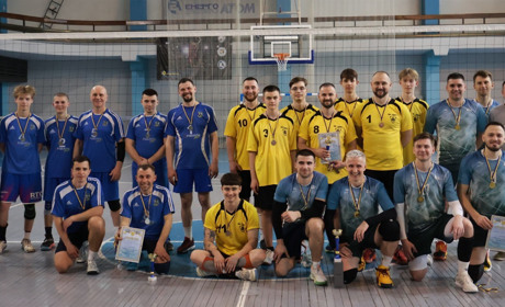 Першість міста Південноукраїнська з волейболу: перемогла команда ЕЦ ПАЕС. Фоторепортаж