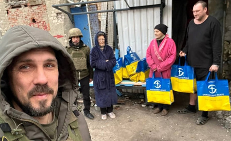 Біля лінії фронту: як пастори-волонтери під обстрілами возять гуманітарку на Донеччині