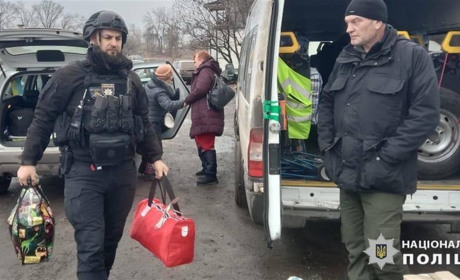 Працівники поліції продовжують обов’язкову евакуацію мирного населення Куп’янщини