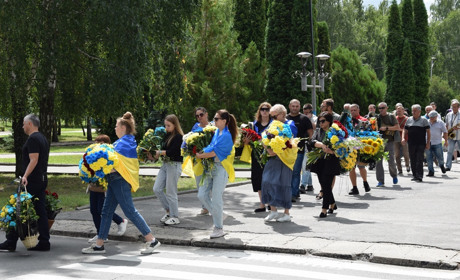Ім’я Олександра Буряка буде назавжди закарбовано в історії: Нетішин попрощався з Героєм