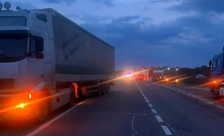 45-річного велосипедиста збили поблизу Радехова одразу дві вантажівки. Від травм чоловік помер