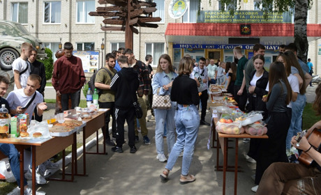У Барському коледжі транспорту та будівництва відбувся благодійний ярмарок на підтримку ЗСУ