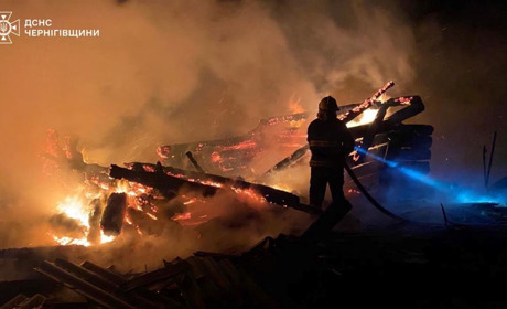 Ворог атакував Менщину, Семенівку та Холминську громаду: пошкоджені будівлі, авто та підприємства