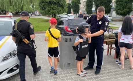 На площі Лесі Українки проходить виставка техніки служб швидкого реагування
