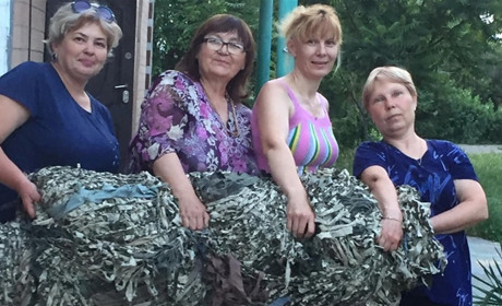 В культурно-дозвіллєвому центрі маскувальні сітки плетуть кілометрами: як доєднатися до волонтерів
