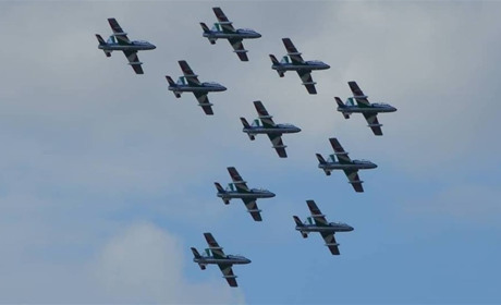 Принц Майкл Кентский выпил шампанского с экипажем мелитопольского Ил-76 на авиашоу в Британии