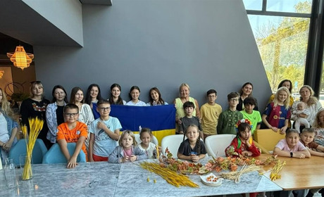 В українській школі «Дивосвіт» в Абу-Дабі вшанували пам’ять жертв Голодомору