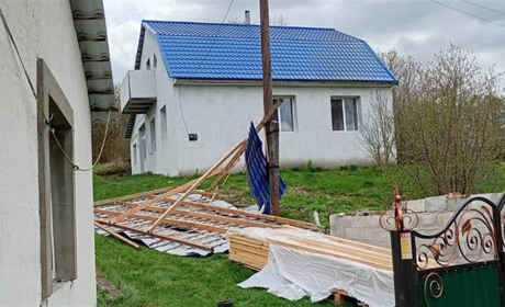 Негода на Городоччині та Сатанівеччині: знеструмлені села, пошкоджені мережі та пам’ятні об’єкти