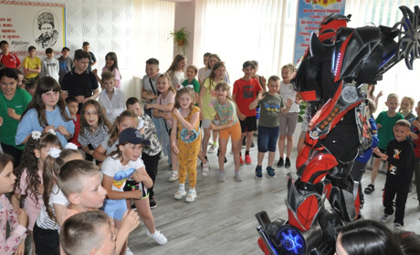 На Чортківщині День щасливого дитинства дарувало діткам підприємство «Агро-Спектр»
