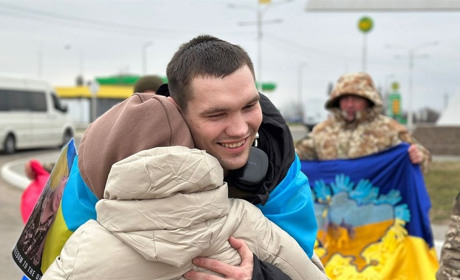 В Ізмаїлі зустріли звільненого з полону прикордонника