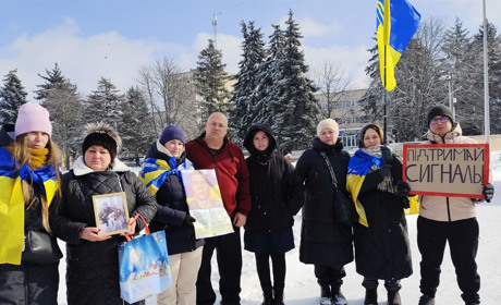 "Я не втрачаю надії": у Знам’янці пройшла акція-нагадування про тих, хто чекає повернення