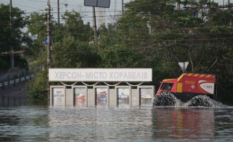 Мешканці мікрорайону Острів у Херсоні збирають підписи у лдисті Президенту: люди 2 місяці без світла