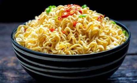 Что под упаковкой? Лапша быстрого приготовления яичная с курицей по-домашнему