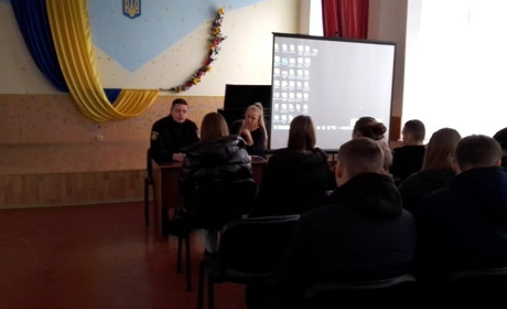 Прокурори Вараської окружної прокуратури роз'яснювали школярам закони