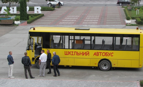 Учнів Вараської ОТГ підвозитимуть у Вараш новенькими автобусами